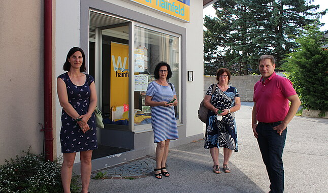 Birgit Neureiter, Regina Lampl, Erika Neureiter mit Stadtrat Christian Köberl