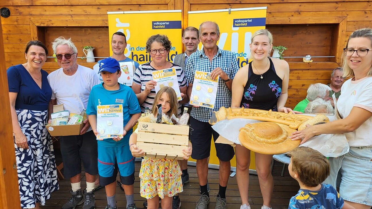 BR Sandra Böhmwalder, Stadtrat Christian Köberl, Gemeinderätin Astrid Heindl mit allen Gewinnerinnen und Gewinner!