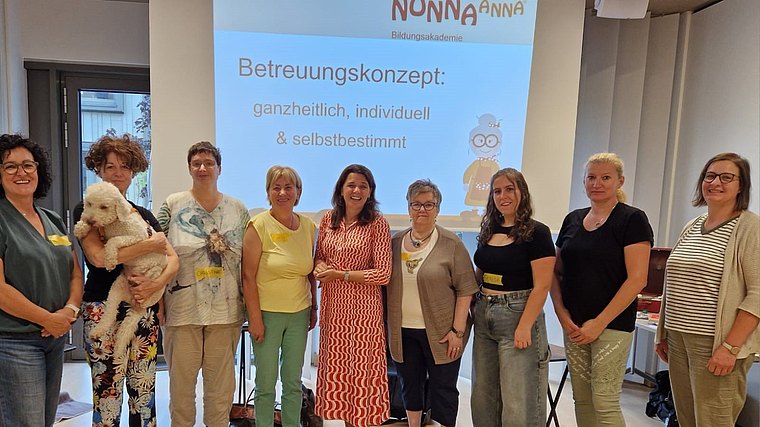 Ausbildnerin Luitgard Parzer, Jutta Dennstedt, Christine Halbwachs, Walpurga Schmidt, BR GR Sandra Böhmwalder, Renate Fussthaler, Theresa Parzer und Anna Stangl, StR Genovefa Scheibenreiter