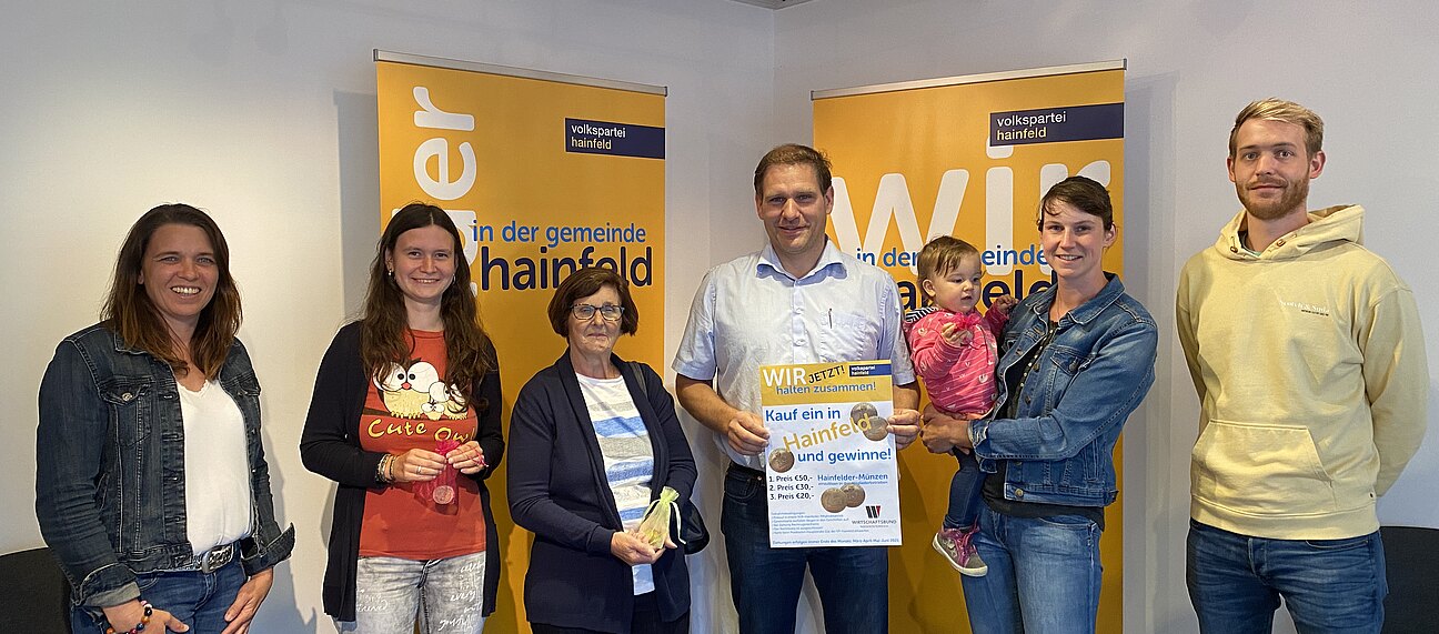 Gemeinderätin Sandra Böhmwalder, Sabine Mainz, Johanna Fußl, Stadtrat Christian Köberl, Romana Dallinger-Pilz mit Tochter und Gemeindrat Manuel Gölß