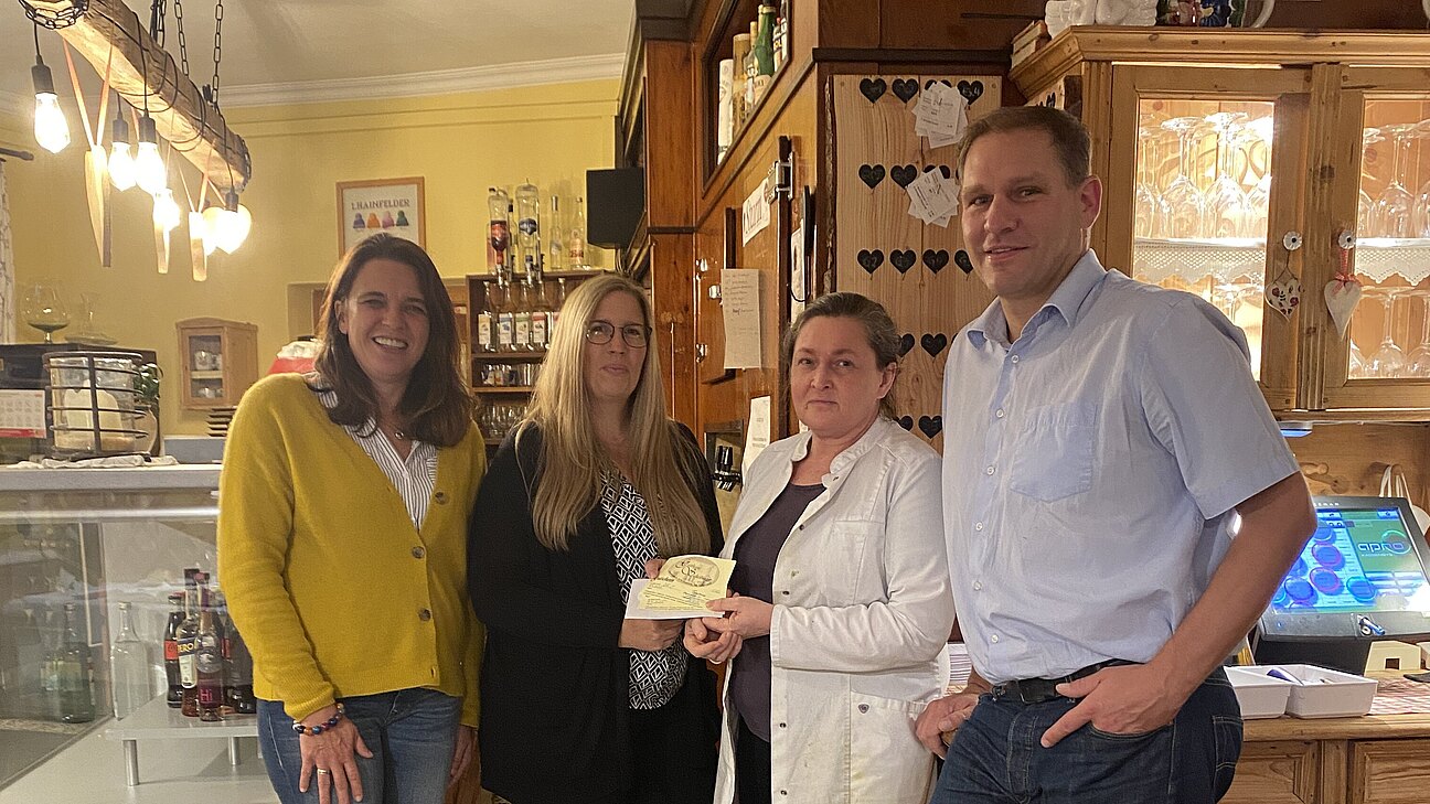 GR Sandra Böhmwalder, Gewinnerin Michaela Hauß, Susi Schöbinger, StR Christian Köberl GR Sandra Böhmwalder, Gewinnerin Michaela Hauß, Susi Schöbinger, StR Christian Köberl