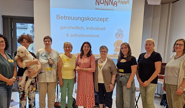 Ausbildnerin Luitgard Parzer, Jutta Dennstedt, Christine Halbwachs, Walpurga Schmidt, BR GR Sandra Böhmwalder, Renate Fussthaler,  Theresa Parzer und Anna Stangl, StR Genovefa Scheibenreiter