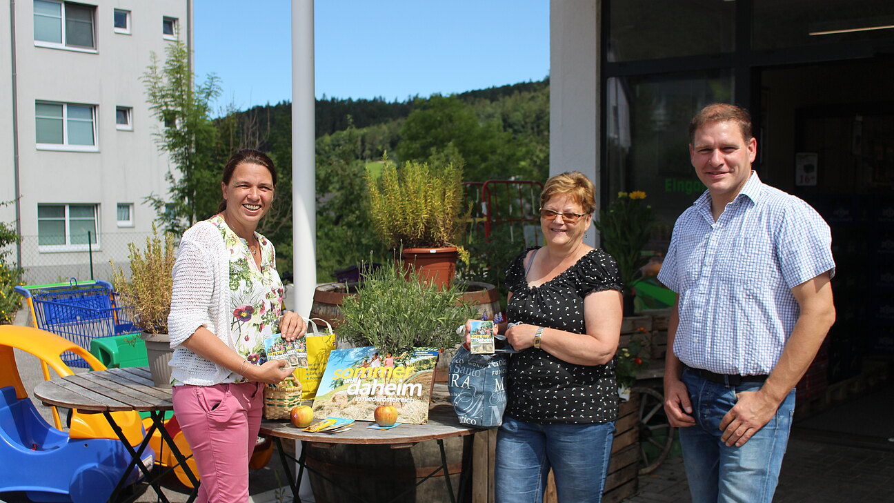 Bezirksgeschäftsführerin Sandra Böhmwalder, Monika Wallner und Stadtrat Christian Köberl