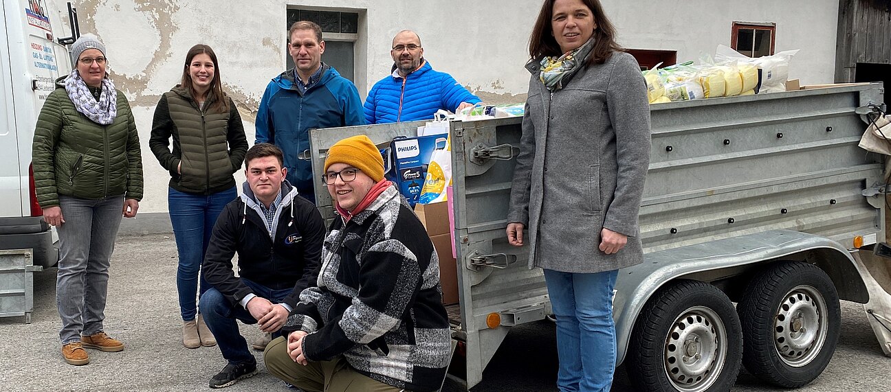 Gemeinderätin Genovefa Scheibenreiter, Landjugend Hainfeld Jaqueline Hintermayer und Florian Rosenbaum, Stadtrat Christian Köberl, NÖAAB Obmann Gemeinderätin Martin Seidlböck, JVP Gölsental Obmann Andreas Steinacher und Wir Hainfelderinnen Obfrau Gemeinderätin Sandra Böhmwalder.