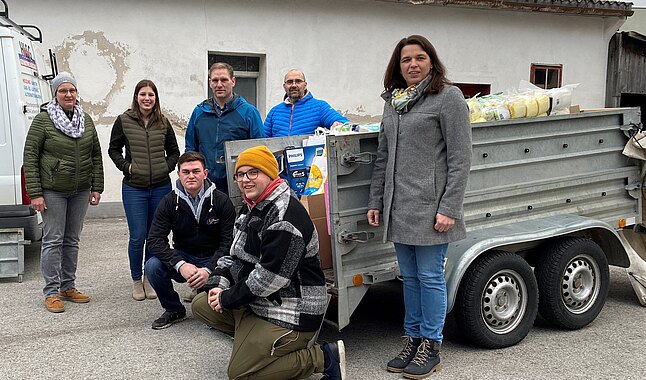 Gemeinderätin Genovefa Scheibenreiter, Landjugend Hainfeld Jaqueline Hintermayer und Florian Rosenbaum, Stadtrat Christian Köberl, NÖAAB Obmann Gemeinderätin Martin Seidlböck, JVP Gölsental Obmann Andreas Steinacher und Wir Hainfelderinnen Obfrau Gemeinderätin Sandra Böhmwalder.